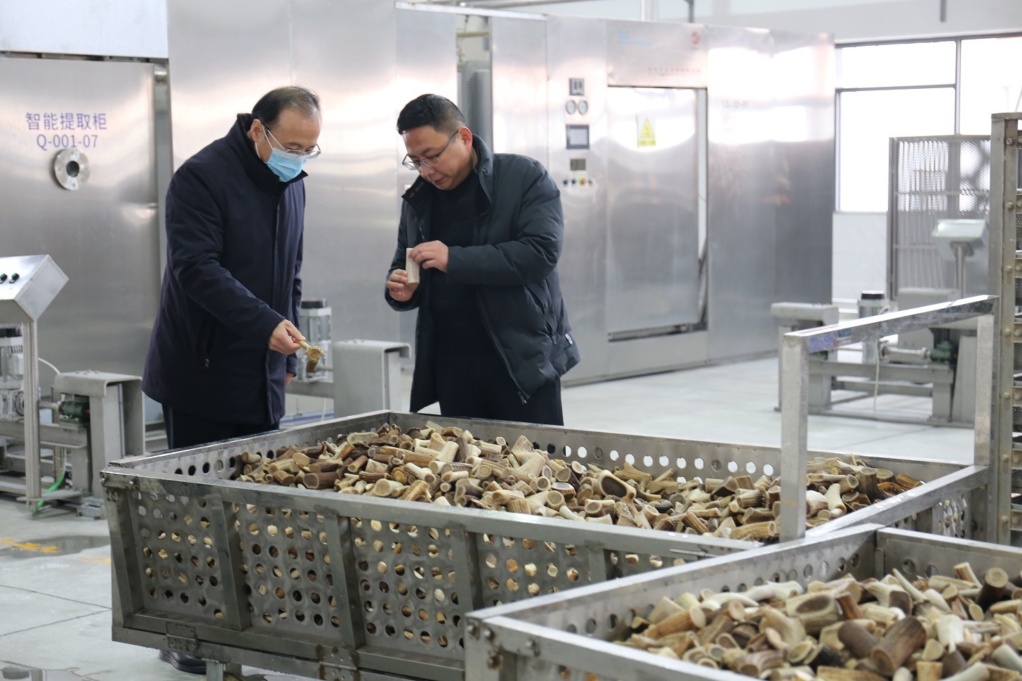 人民银行新蔡县支行行长王华峰莅临龟鹿药业调研